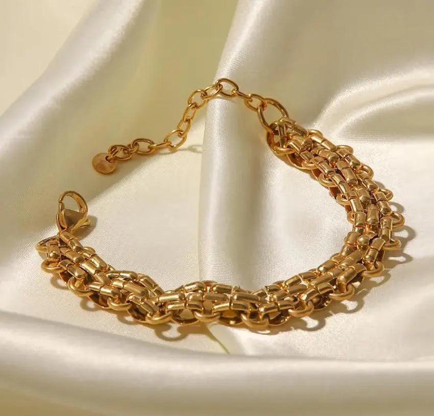 Amora Twist Bracelet