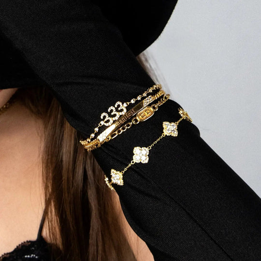 Chloe Custom Engraved Bar Bracelet